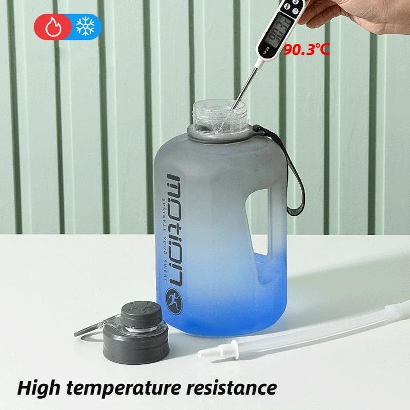 2 Litre Spor Su Şişesi Samanlı Büyük Kapasiteli Spor Ölçekli Degrade Su Isıtıcısı Açık Plastik Taşınabilir Su Şişesi