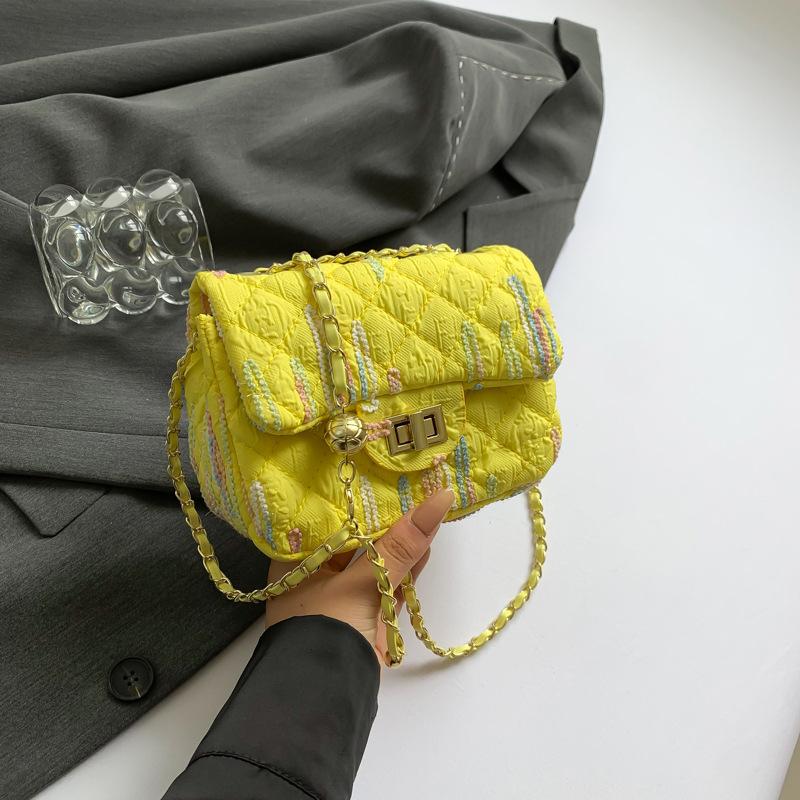 

2024 new single shoulder underarm small square bag foreign style summer niche small bag women s fashion beautiful casual messenger bag жовтий