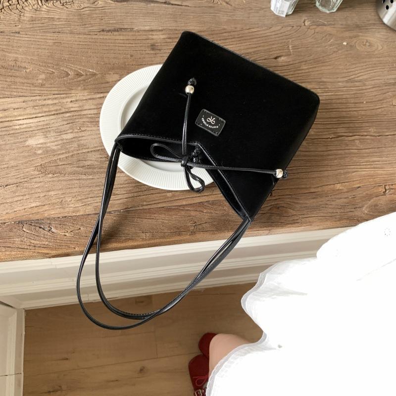 

Internet celebrities with the same small bucket bag bag women s summer 2025 new retro bow portable shoulder bag bags tide 23*7*16 чёрный