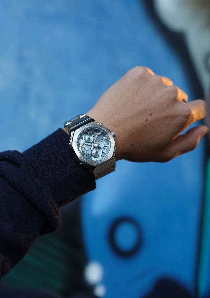 Montre Casio G-Shock (Produit officiel japonais) Chronographe entièrement en métal avec Bluetooth et Tough Solar, GMC-B2100AD-2AJF, Homme, Argent