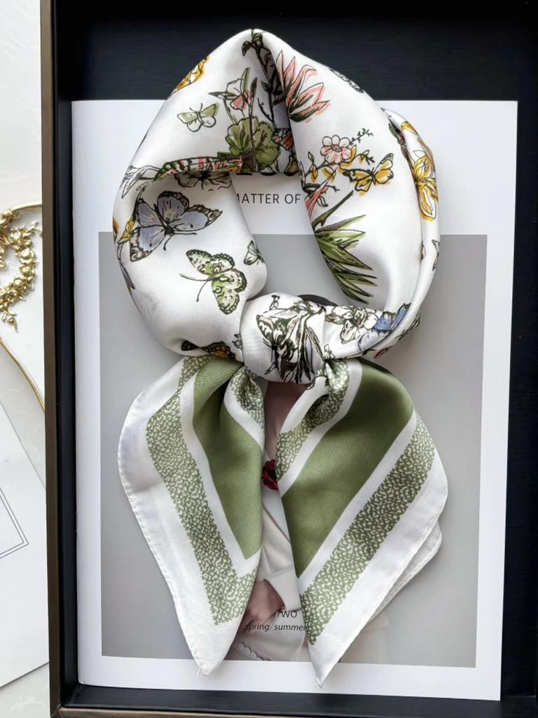 Vintage Chain Print Satin Square Scarf Soft Lightweight Women’s Fashion Accessory for Hair Neck Shawl Elegant Hair Scarf