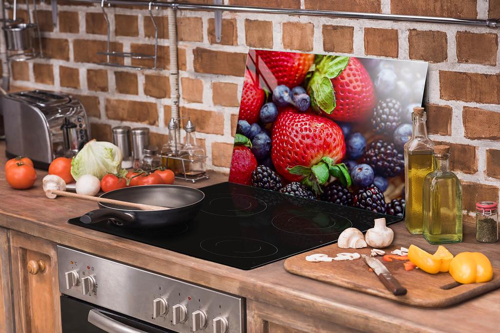 SZKLANA PŁYTA OCHRONNA NA KUCHENKĘ 70x52 TRUSKAWKI