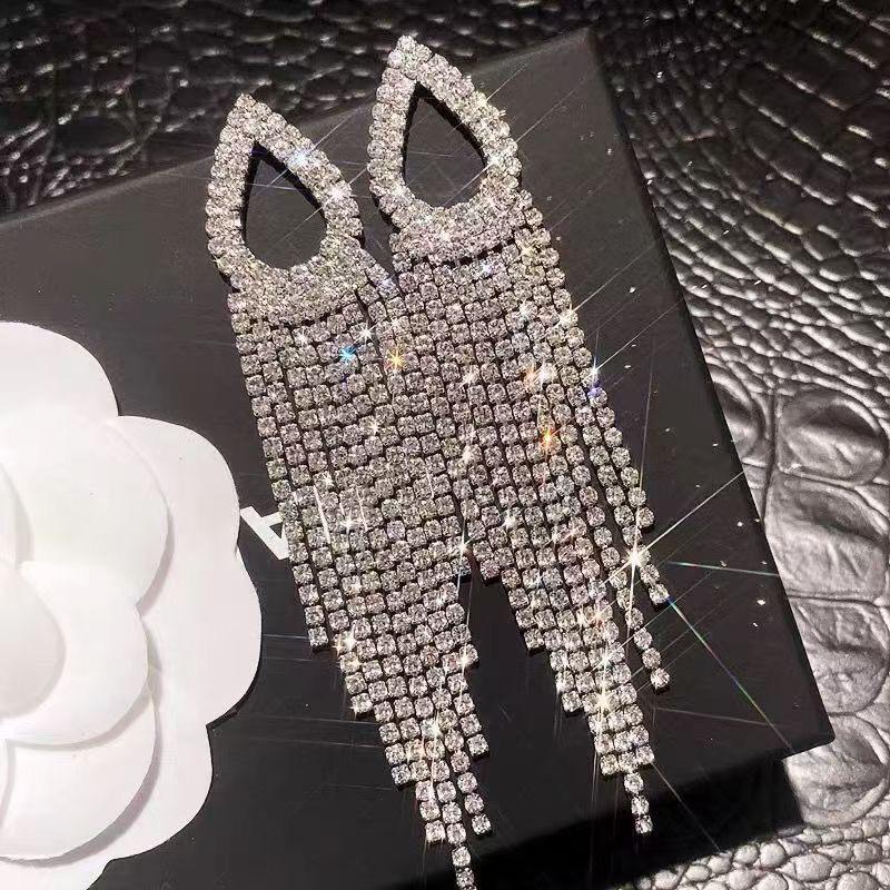 Trendsetting Rhinestone Tassel Earrings: Face-Slimming, Exaggerated Sparkle Design
