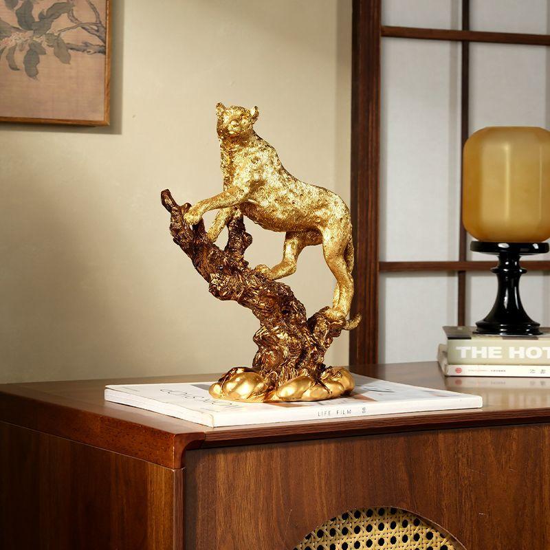 The bookcase with a golden leopard desktop is a high-end, elegant, and modern leopard-shaped decoration for the bedroom