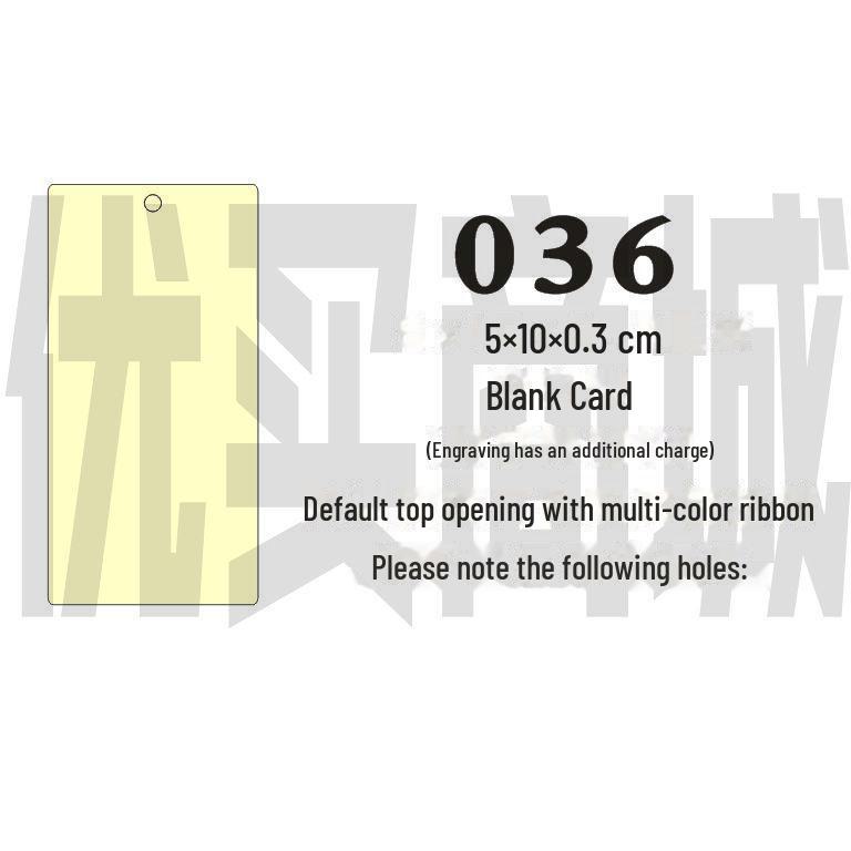 Gravovaná dřevěná karta s přáním s prázdnou visačkou a závěsnou cedulkou