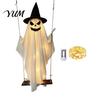 Gruselige Gartendekoration für Halloween-Party, Leuchtende hängende Geisterdekoration, Groß auf einem Zaubererhut Verandaschaukel mit Hexe Vorderer Baum Leuchtendes Dämonengesicht