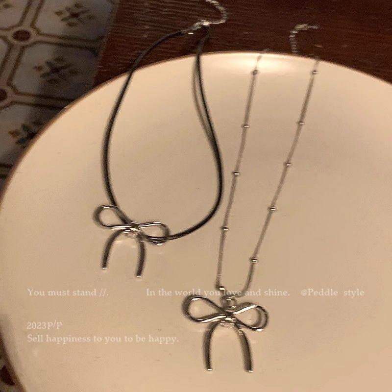 Elegant Bow Necklace: Simple, Versatile Clavicle Chain for Women - 2024 Trendy Sweater Chain