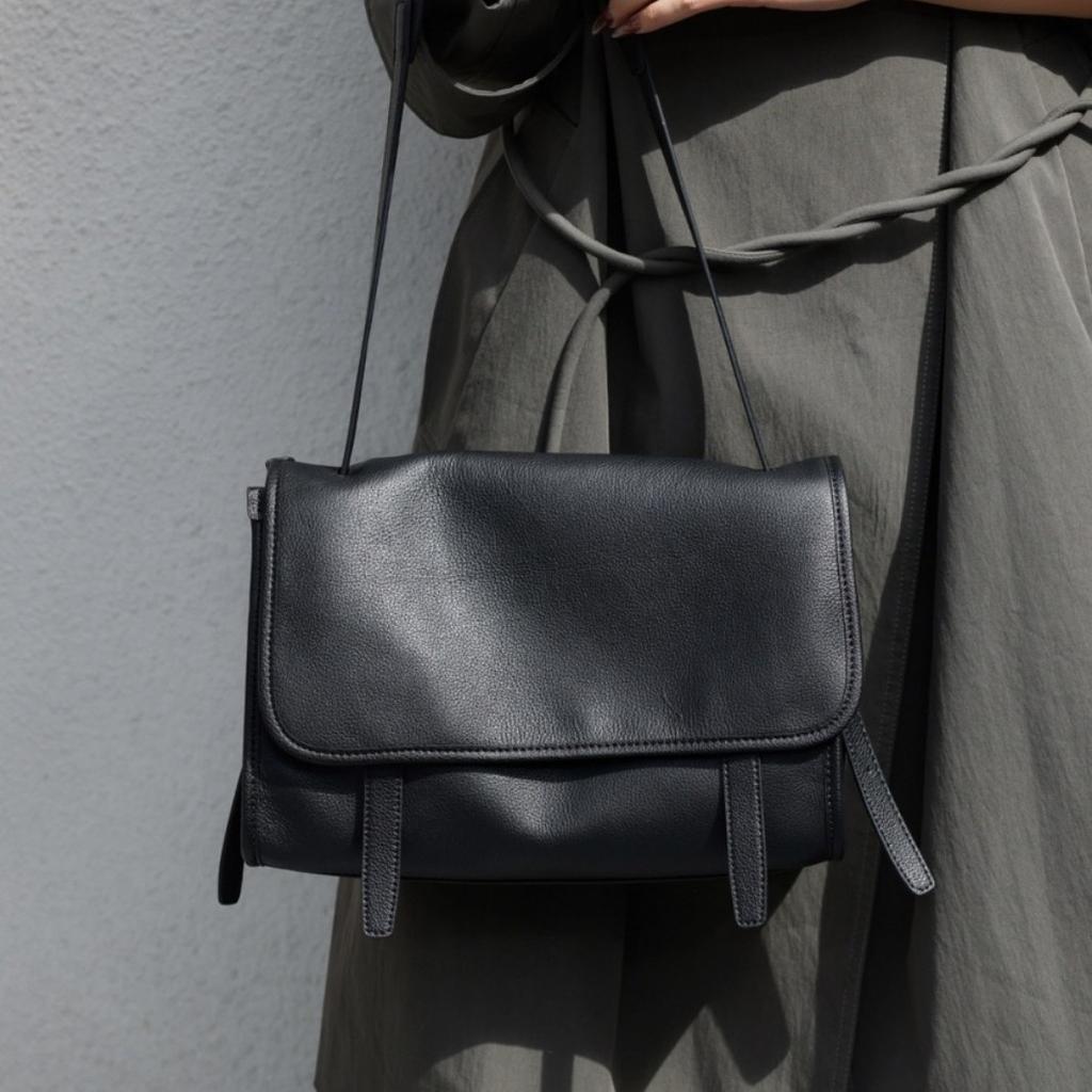 Large Capacity Women's New Messenger Bag, Light Luxury Commuting Retro Top Layer Cowhide Single Shoulder Crossbody Leather Women's Bag