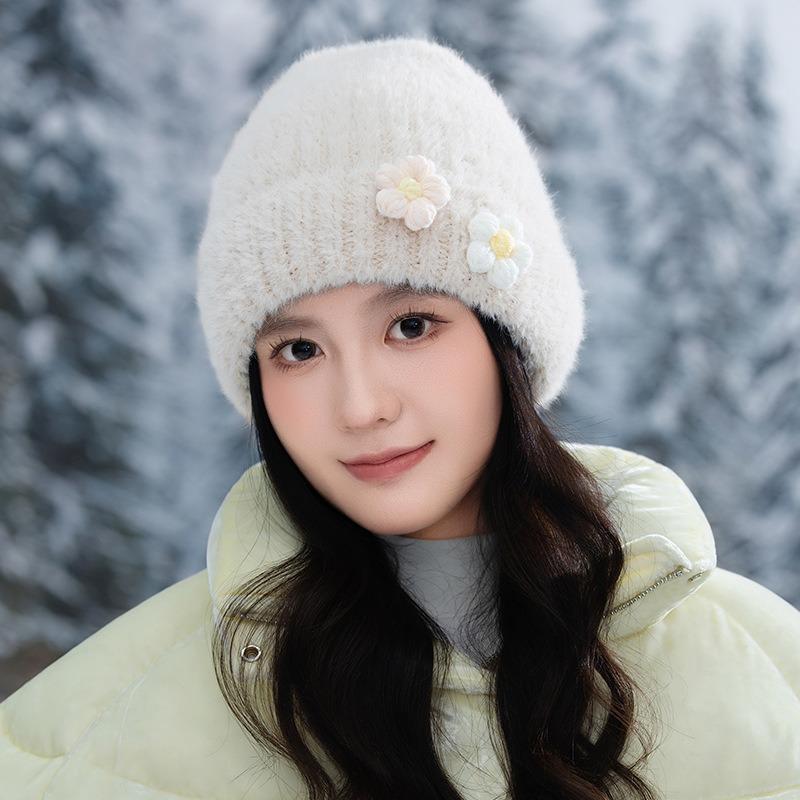 Autumn and Winter Wool Hat Women's Versatile Warm Wool Knitted Hat Cute Flower Ear Protection Pullover Hat