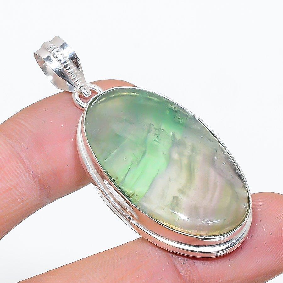 

Подвеска из стерлингового серебра 925 пробы с натуральным зеленым флюоритом ручной работы 1,97 дюйма F3c15