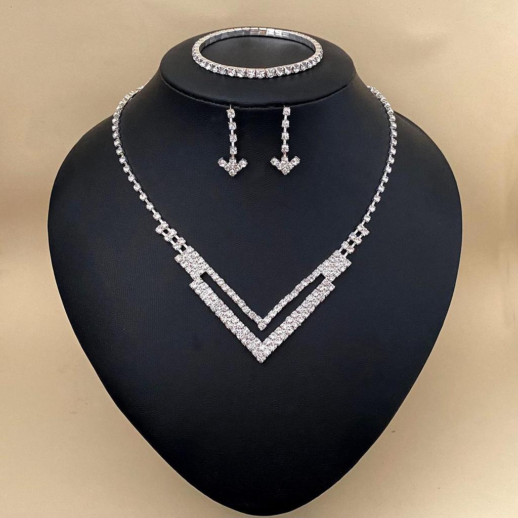 Elegant Rhinestone Tassel Jewelry Set: Necklace, Earrings, Bracelet – Perfect for Bridal or Banquet Wear