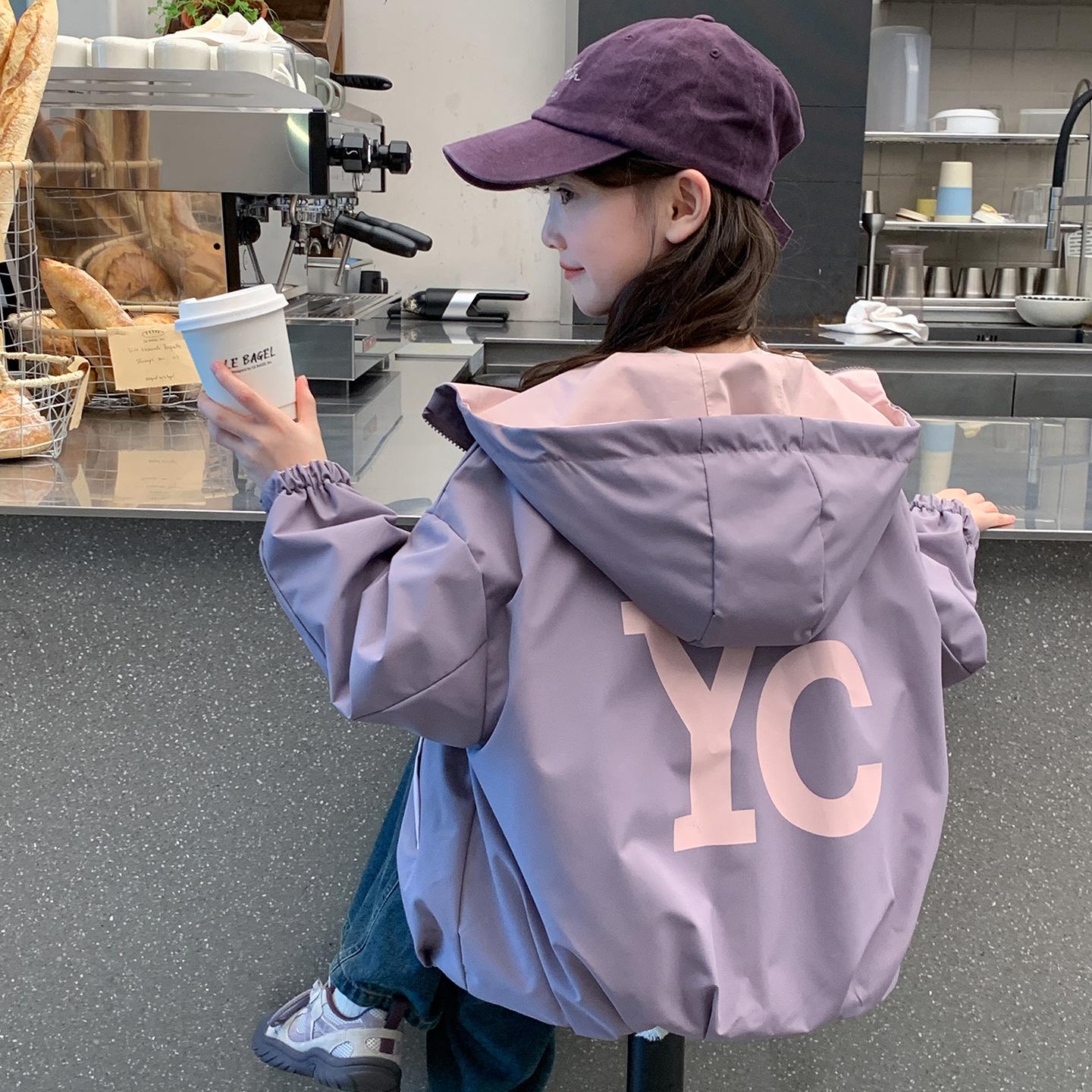 

Трендовая демисезонная куртка-ветровка для девочек 2025 150cm