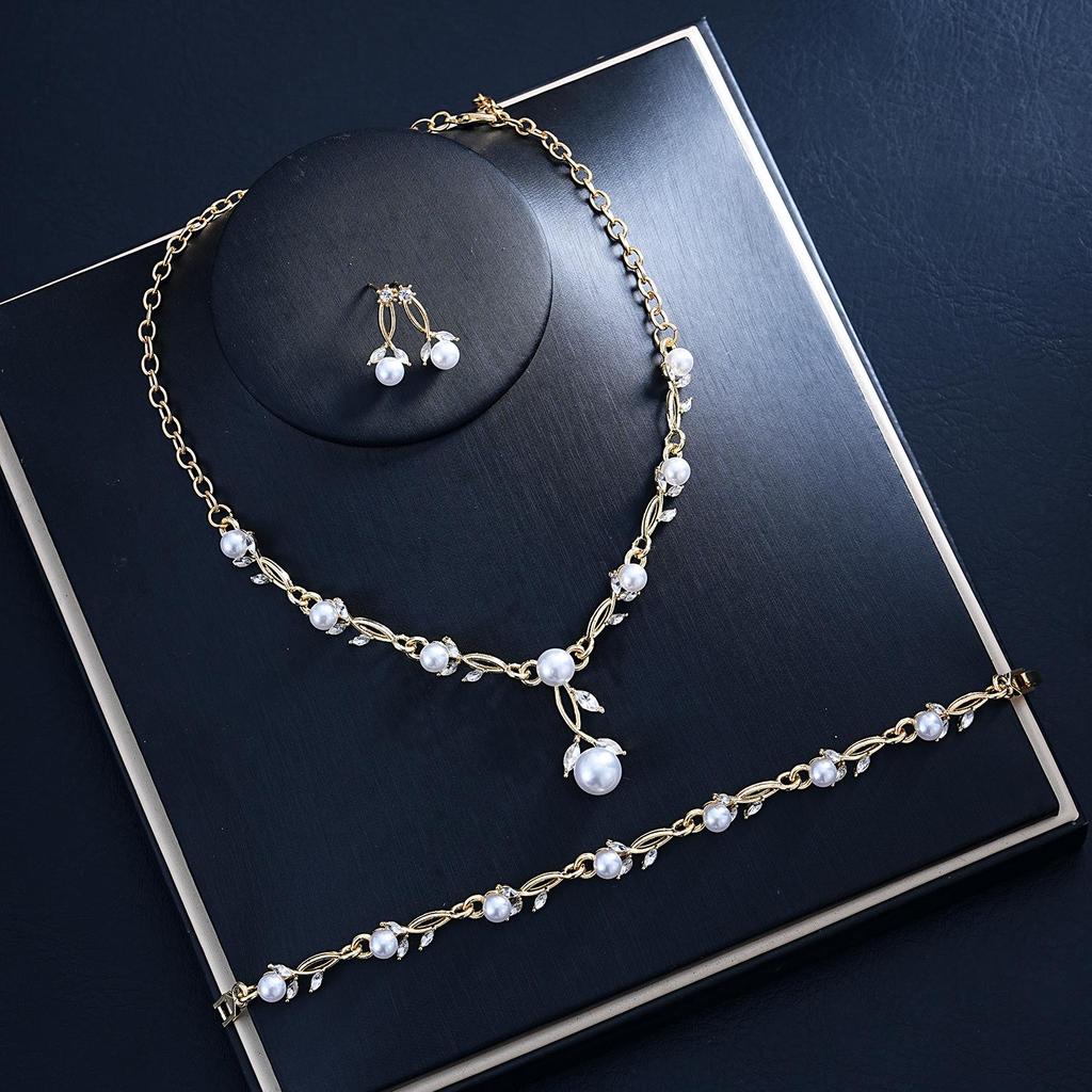Elegant Pearl Rhinestone Flower Jewelry Set: Necklace, Earrings & Bracelet for Weddings & Banquets
