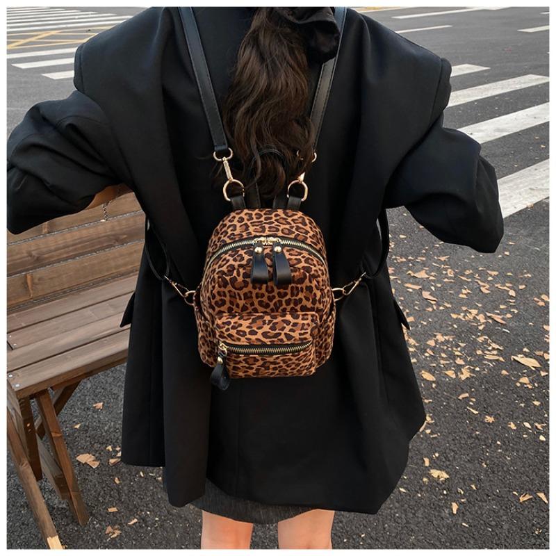 Leopard Print Backpack Female Fashion Niche Student Class Schoolbag Street Trend Lightweight Travel Backpack