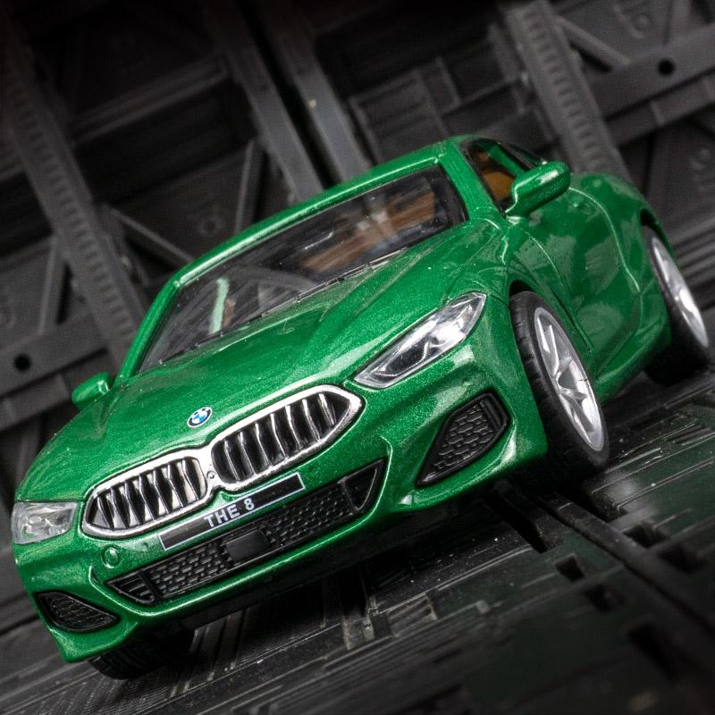 1:35 BMW M850i Alloy Car Model Ornament Door Can Be Opened Has Simulated Sound and Lighting Functions, Rich Details