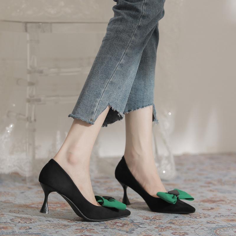 8362-15 Sweet wind triangle bow contrasting single shoes autumn 2025 new French high heels women