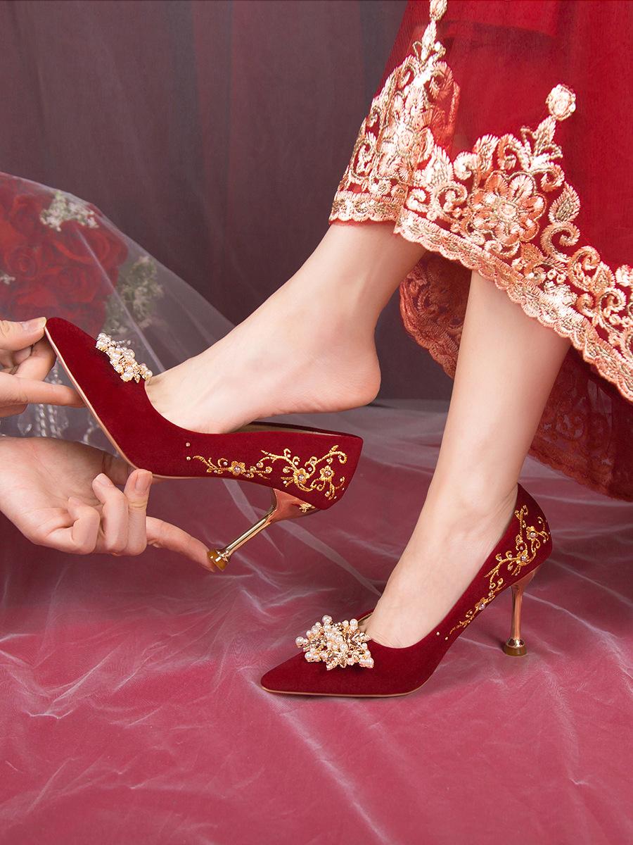 

Wedding shoes female bride shoes are not tired of feet wedding shoes Chinese style Hexiu wedding dress two wear red high heels niche feeling 40