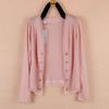 Cardigan estivo da donna in maglia di seta con bordi a balze e chiusura a bottoni per abbigliamento casual