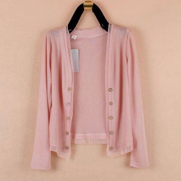Cardigan estivo da donna in maglia di seta con bordi a balze e chiusura a bottoni per abbigliamento casual