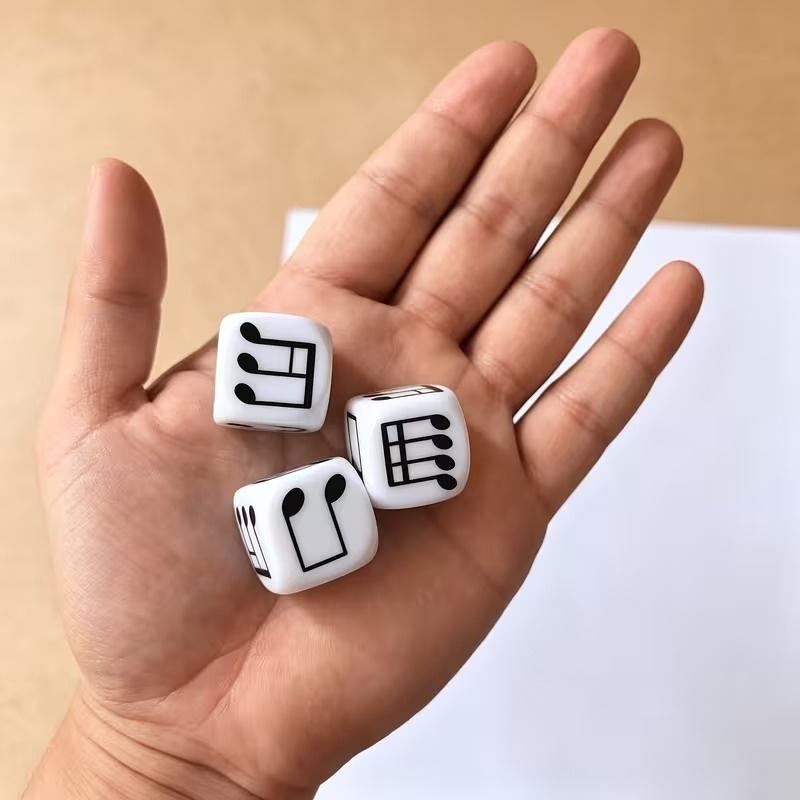 Set di 4 Dadi con Pentagramma Musicale Scala a 12 Toni Strumento Divertente per l'Apprendimento della Teoria degli Intervalli Musicali per Principianti Studenti Insegnanti