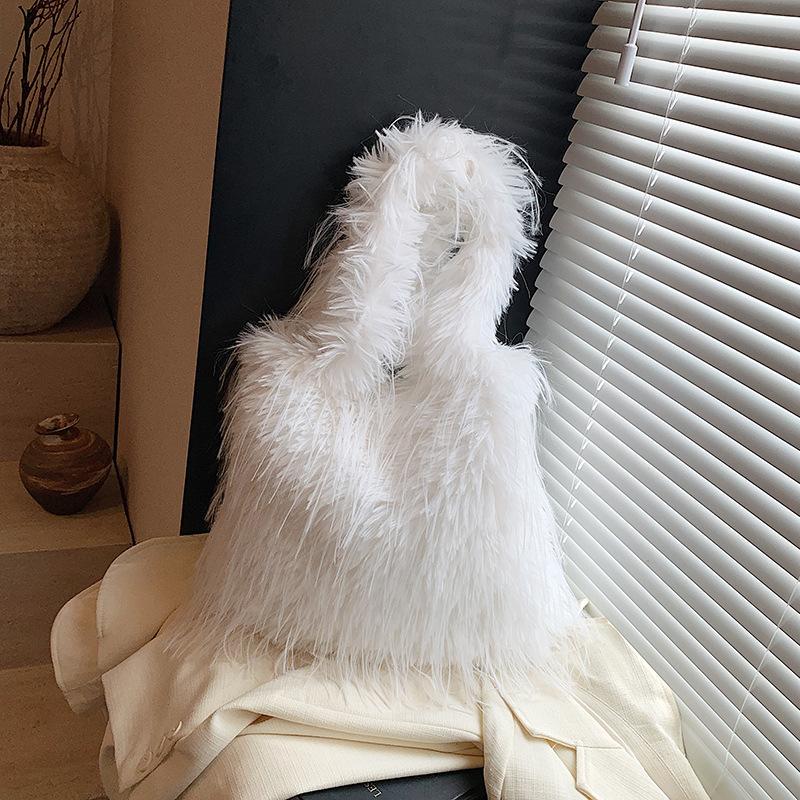 Autumn and Winter Large-capacity Plush Bag Women's 2025 New Casual Foreign-style Shoulder Bag Tote Bag Plush Bucket Bag