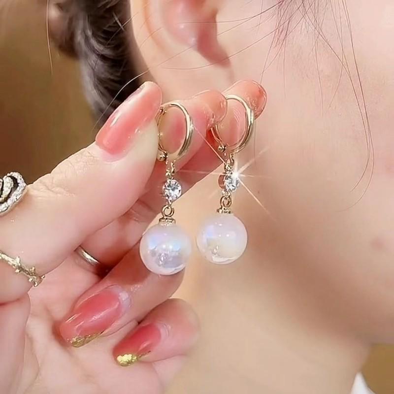 Korean Geometric Pearl Earrings: Personalized Mermaid Studs, Cool & Elegant Style for Women