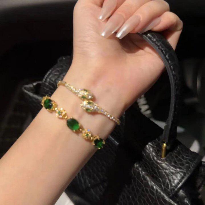 Real Gold-Plated Snake-Shaped Zircon Bracelet: Elegant, Luxurious, and Exquisite Hand Jewelry with a Niche Design.