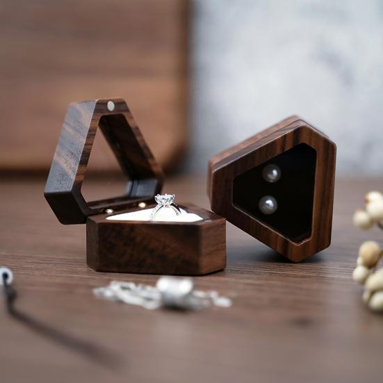 Jewelry Storage Box Finish Velvet Foam Triangle Shape Rustic Storage Single Slot Wooden Ring Box Engagement Accessory