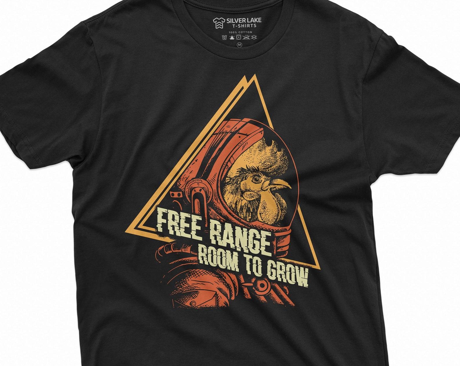 Space Chicken astronaut T-shirt Free Range room to grow Funny Shirt Christmas Birthday Gift Mens Tee Shirt M