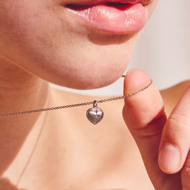 

noonoo fingers Love In Heart Necklace WHITE GOLD