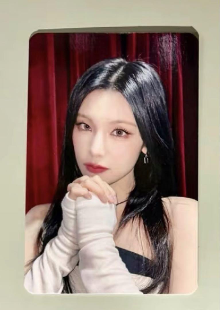 

[USED] itzy GOLD makestar China Shanghai Yeji bonus trading card