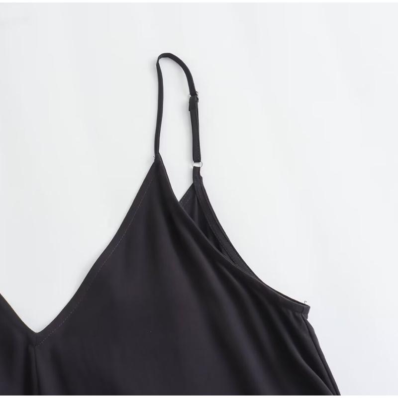 Элегантное однотонное женское платье-слинг с V-образным вырезом — фото 10