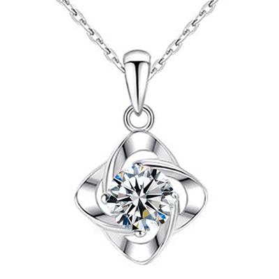 Korean Version of Simple Women's Four-leaf Clover Pendant Necklace Fashionable Imitation Diamond Female Clavicle Chain Pendant