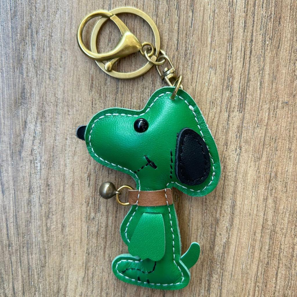 Couche supérieure Cuir de vache Fait main Zodiac Chien Pendentif en cuir Mignon Snoopy Porte-clés de voiture Pour femmes Fourreau de livre