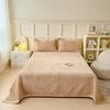 Neue einfarbige Milchfleece-Vierjahreszeiten-Verdickte Bettdecke gesteppt gepolsterter Saum doppelseitige Fleece-Decke Dreiteiliges Set