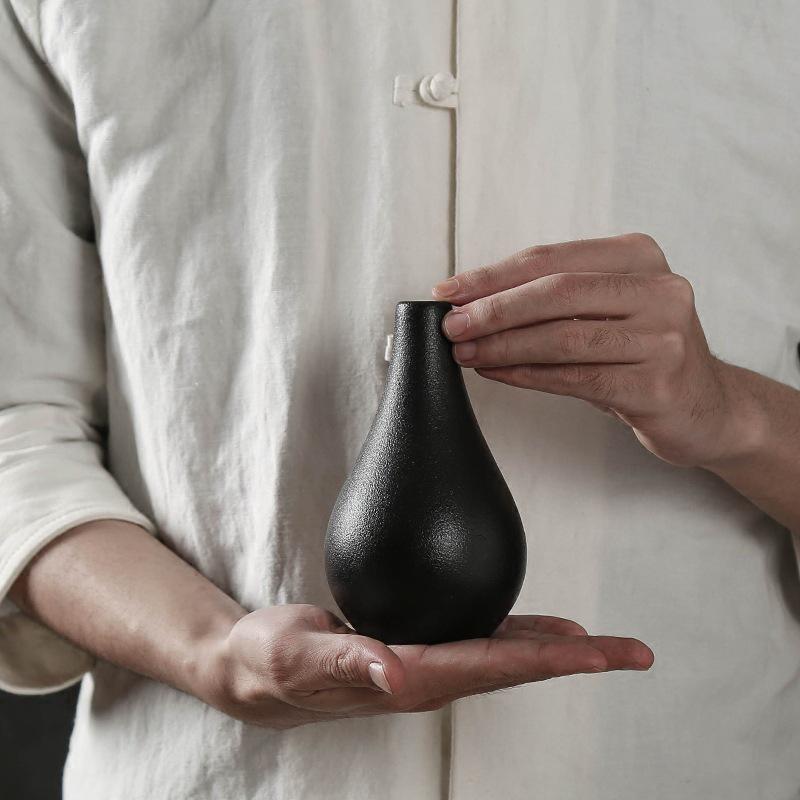 Zen Style Black Ceramic Mini Vase for Dried Flowers – Retro Chinese/Japanese Decor Ornament