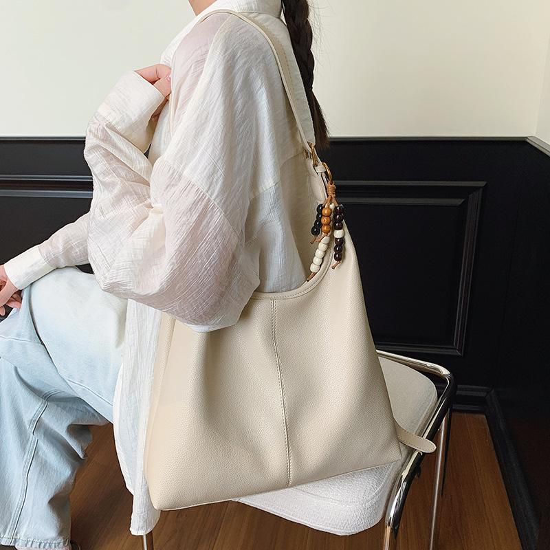 Large capacity underarm bag women's 2025 new autumn and winter retro shoulder bag, high-end versatile commuter tote bag