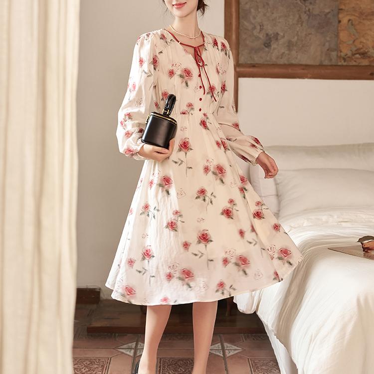 Mishow Abito autunnale stampato floreale in stile francese 2023 Abito da donna midi con scollo a V a maniche lunghe con scollo a V sottile e bottoni MXC41L1561