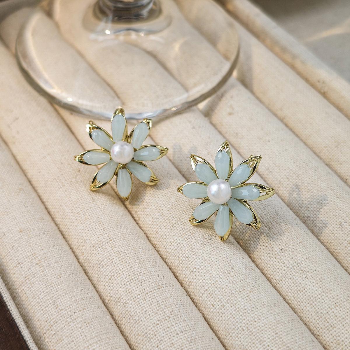 

Женские серьги «Свежий весенний цветок» — универсальные и шикарные украшения в лесном стиле синий