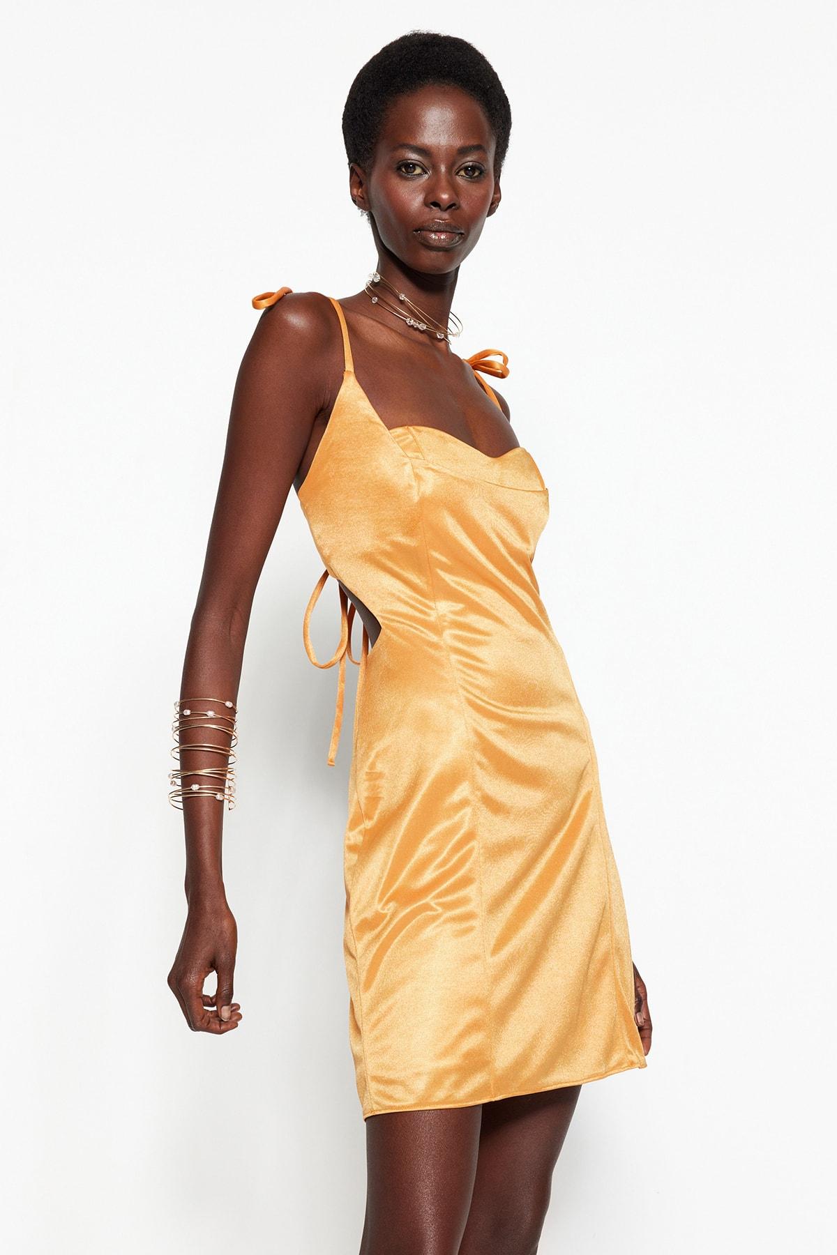 

Элегантное атласное вязаное вечернее платье на оранжевой подкладке TPRSS23EL00162..