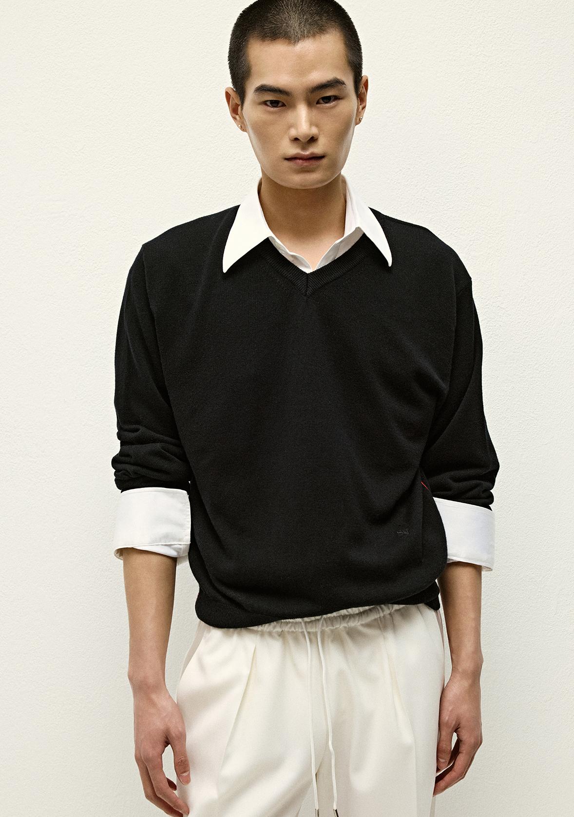 Savage V-Neck Knit - Black Black/L