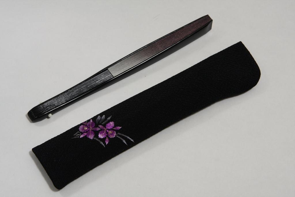 Kyoto fan handmade by Kyoto black fan bag paper box included [Hasegawa] "Kikyou" double-sided pattern, craftsmen, fan, embroidered, included,