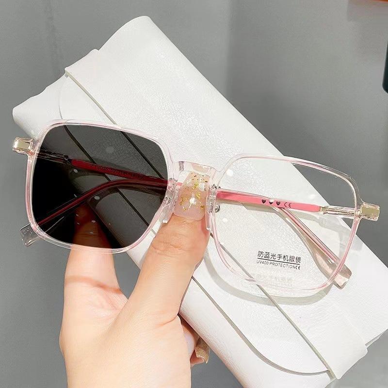 Trendy Square Photochromic Sunglasses Anti Blue Light Glasses for Women Unisex Outdoor Discoloration Eyewear