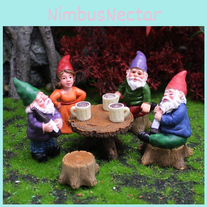 Resin Dwarf Figurine Collection For Garden Party And Outdoor Display