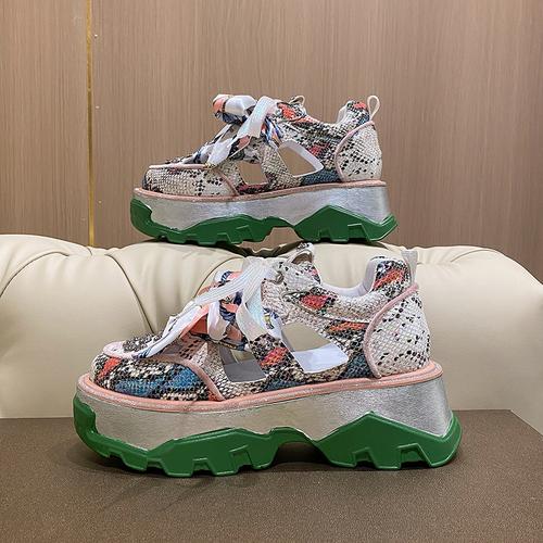 

Мода 2024 года, летние дышащие кроссовки на платформе, женские кроссовки на танкетке с высоким каблуком 6 см, женские кроссовки с кристаллами, выдолбленные массивные туфли, повседневная женская обувь 40 розовый