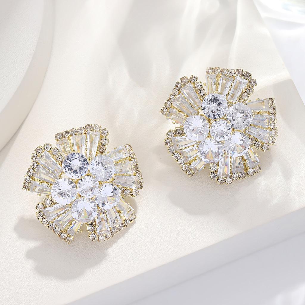 Vintage Flower Ear Studs With Rhinestone Embellishments For Elegant Women