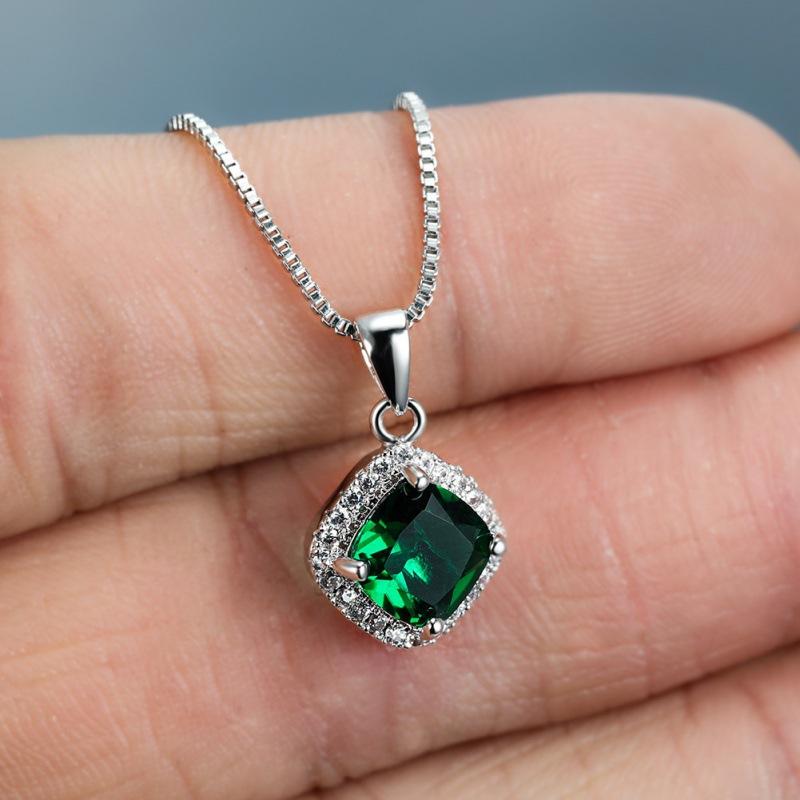Platinum emerald square diamond edge small white diamond necklace simple versatile collarbone chain