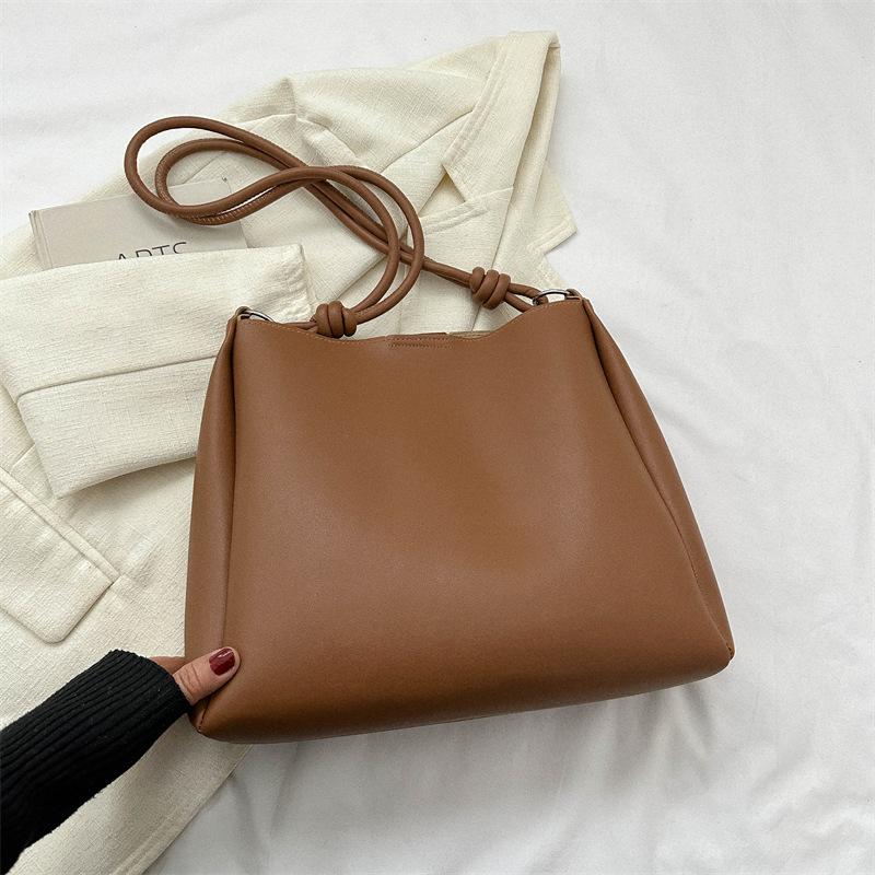 Vintage tote bag fashion niche shoulder bag casual simple messenger bag 2 winter new bag women