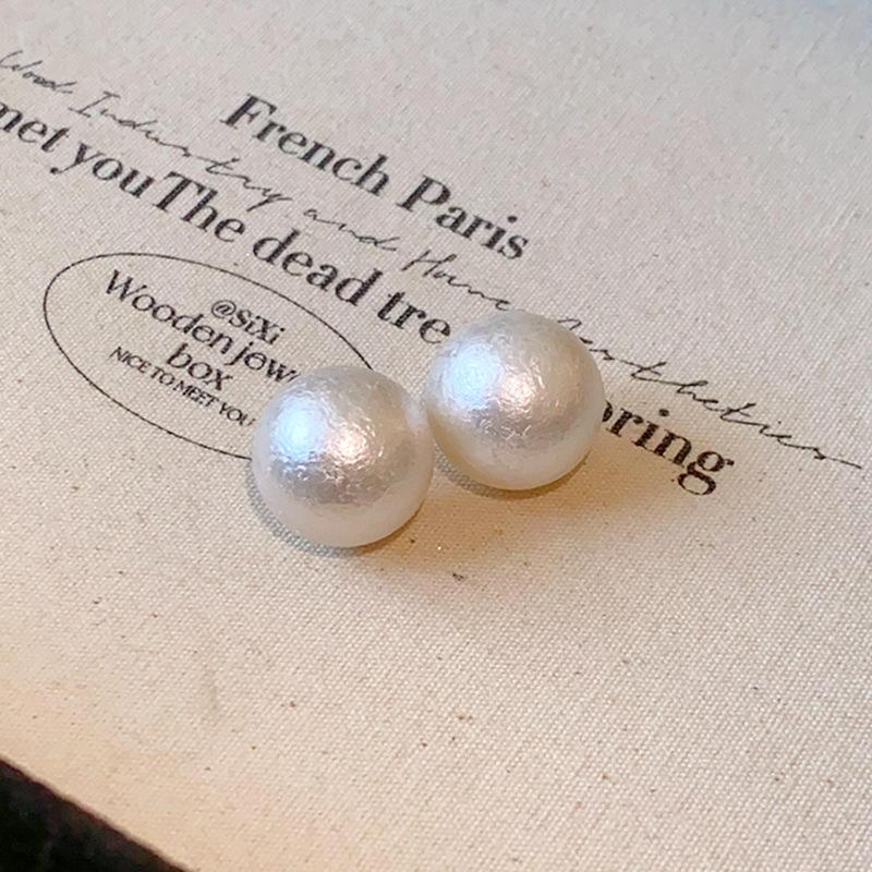 

Silver Needle Premium Cotton Pearl Stud Earrings Women s Spring and Summer Niche Design Earrings New Popular Retro Earrings