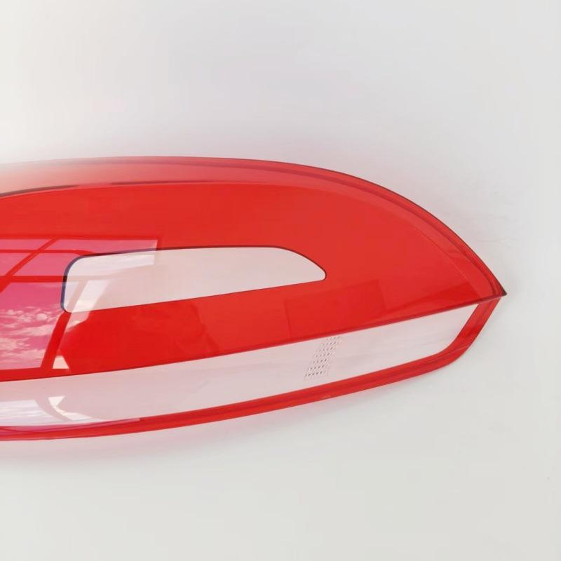 Passt für 2008-2014 Volkswagen Scirocco: Rücklichtgehäuse, Abdeckung für Blinker/Rückfahrscheinwerfer und Abdeckung für älteres Scirocco R-Rücklicht.